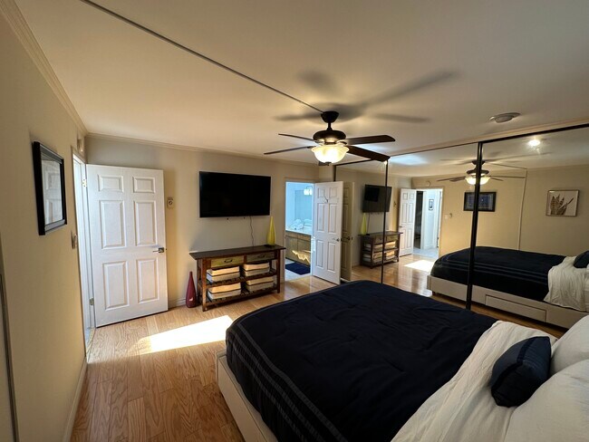 Building Photo - 3707 E Livingston Dr