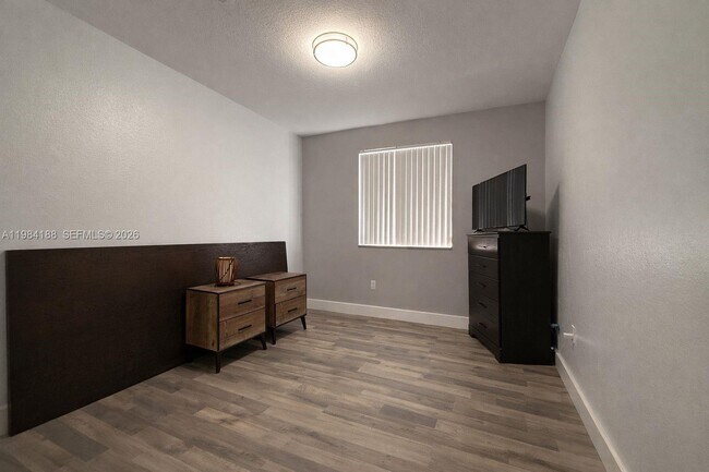 Building Photo - 10909 NW 43rd Ln