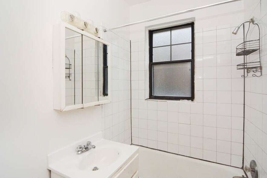 Building Photo - 4832 N Damen Ave