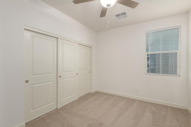 Building Photo - 5552 S Dillon