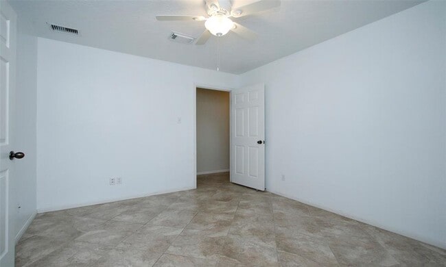 Building Photo - 6867 Stillwater Dr
