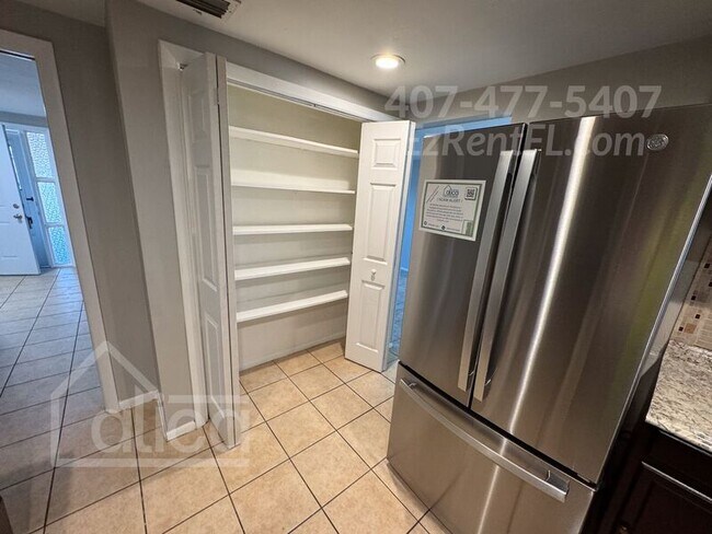 Building Photo - 5631 Canosa Dr