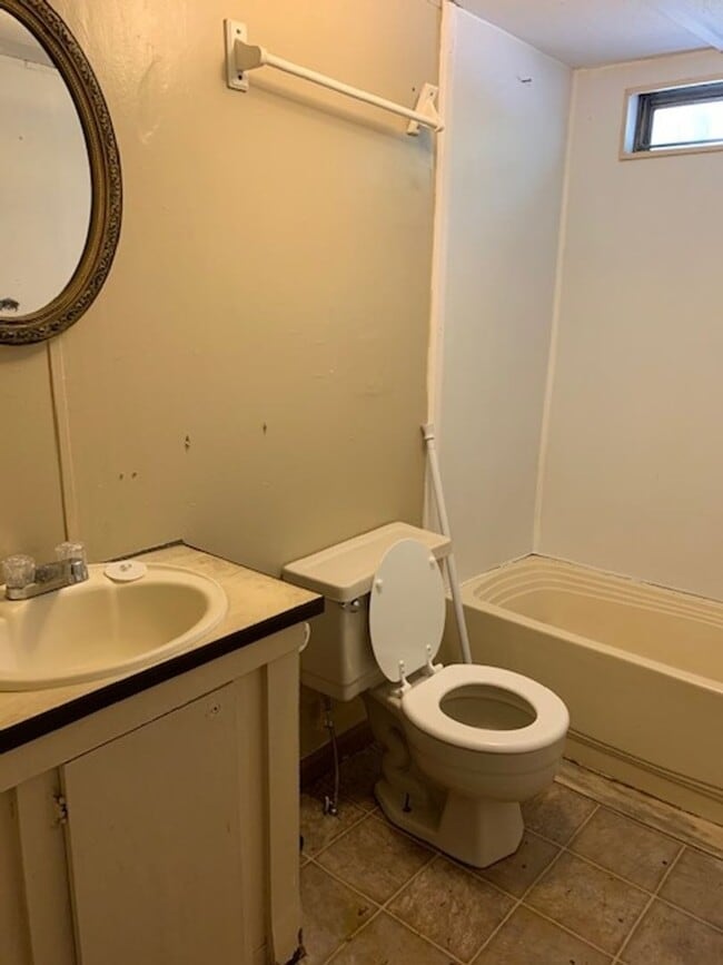 Building Photo - Affordable 2 bedroom, $775 a month. Call 803-537-0185 NO PETS