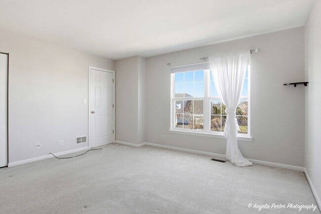 Building Photo - 749 S Parkside Dr