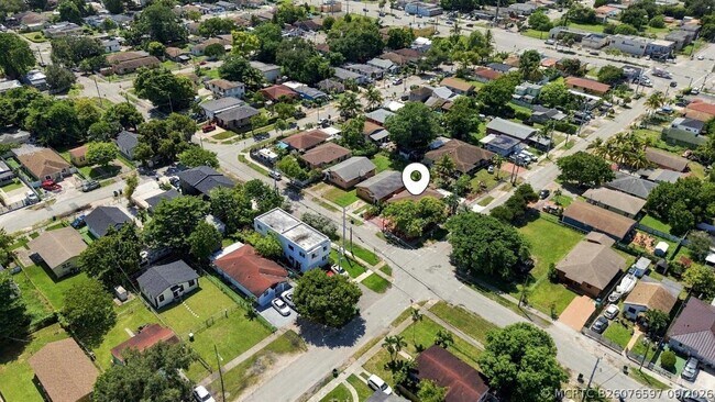 Building Photo - 4952 NW 21st Ave