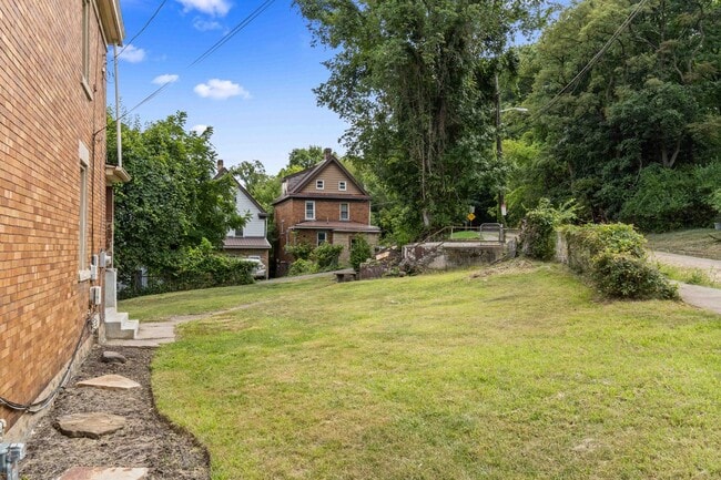 Building Photo - 4 Bed 1 Bath Single Family Home