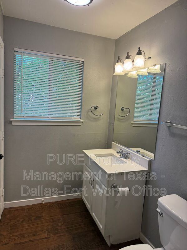 Building Photo - 4256 Ambrose Dr