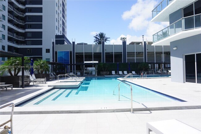 Building Photo - 1010 SW 2nd Ave