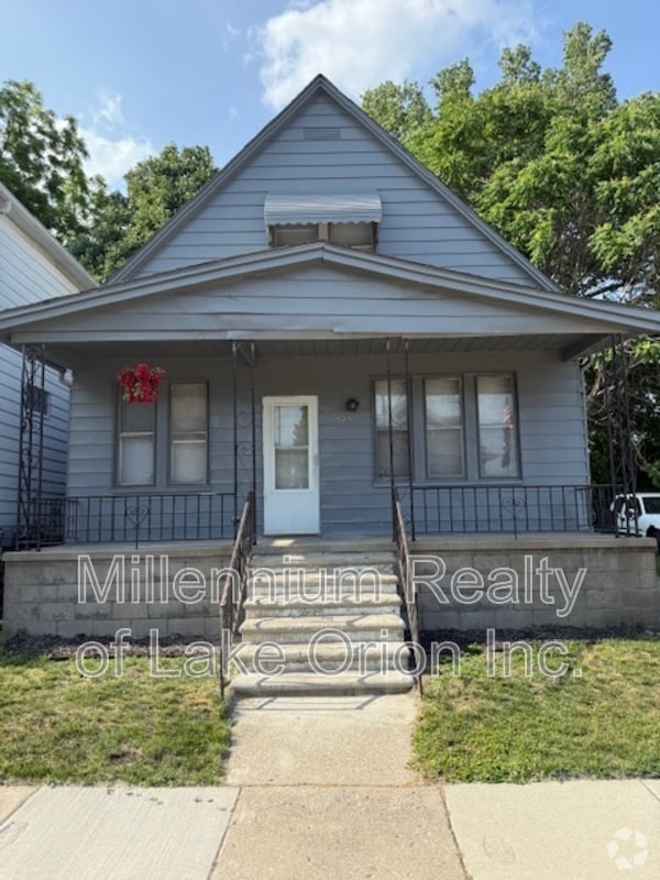 Building Photo - 15251 Maplewood Ave