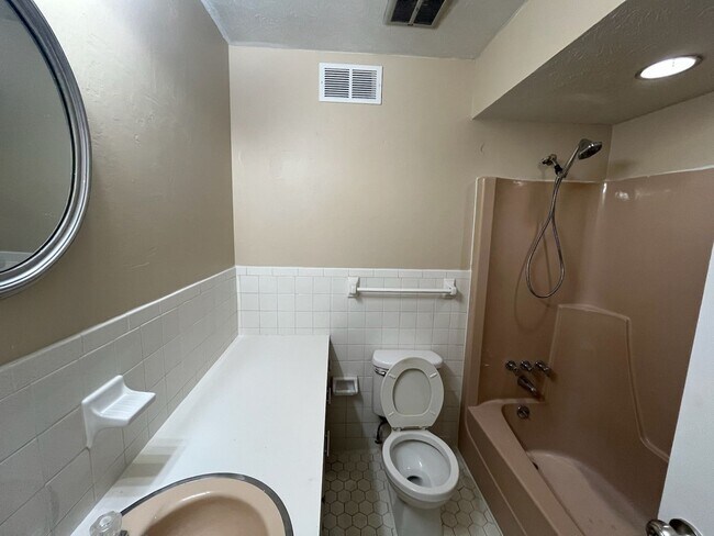 Building Photo - Charming Brick Home Located off of Moon Ro...