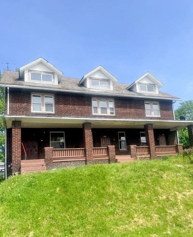 Building Photo - 724 S Linden Ave