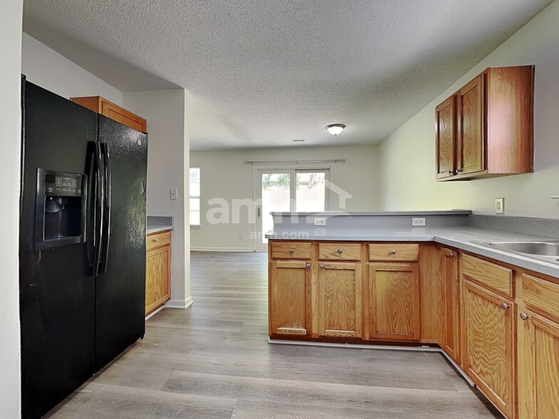 Building Photo - 6820 Squirrels Foot Ct