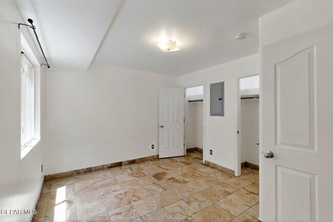 Building Photo - 540 S Yarbrough Dr