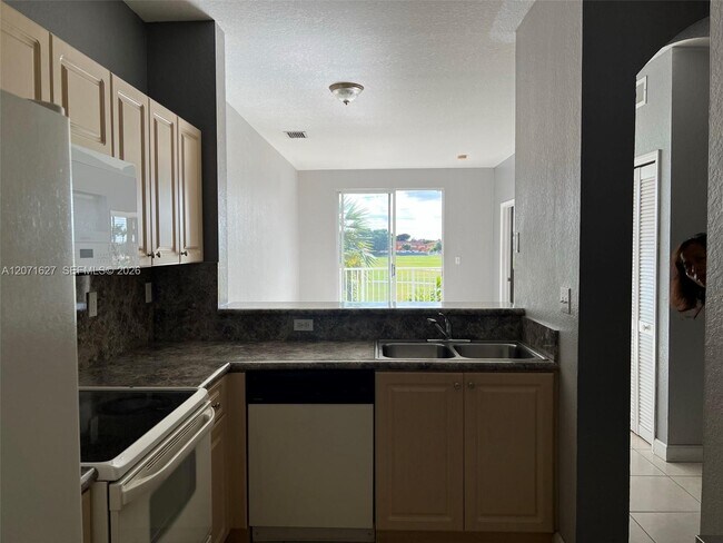 Building Photo - 17630 NW 73rd Ave