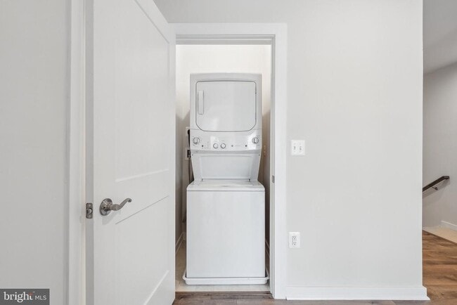 Building Photo - 44603 Wolfhound Sq