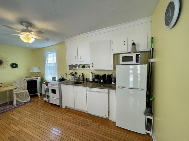 Building Photo - Historic Studio In Medical District-FULLY ...