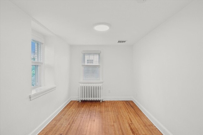 Building Photo - Renovated Home in Jackson Heights, Claymon...