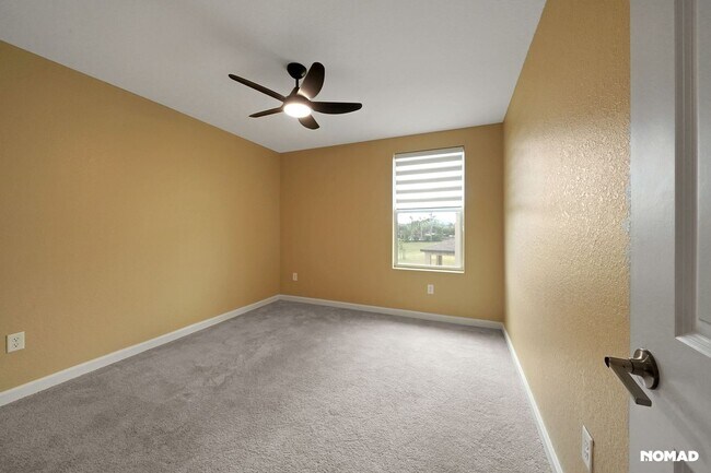 Building Photo - Spacious 5BR House in Fort Pierce, minutes...