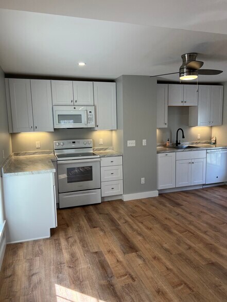 Kitchen - 16 Perkins St