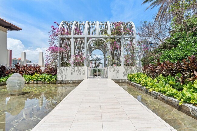 Building Photo - 200 Sunny Isles Blvd