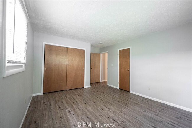 Building Photo - 207 W Green Meadows Dr