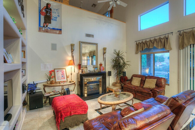 Building Photo - 553 N Kimberlee Way