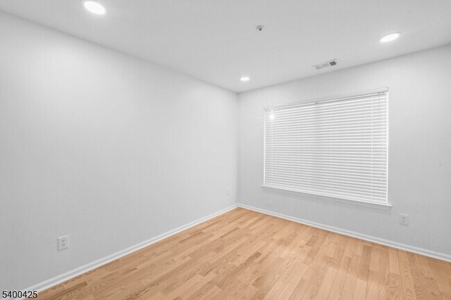 Building Photo - 176 Potomac Dr