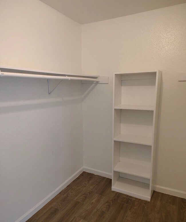Building Photo - second floor unit - 3 bed, 2 bath condo for $1350 month