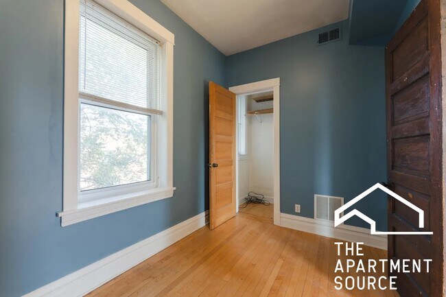 Building Photo - 2042 W Armitage Ave