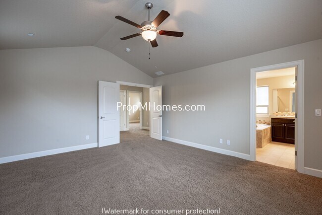 Building Photo - Beautiful Open Concept Four Bedroom Plus Office/Den in Villebois!