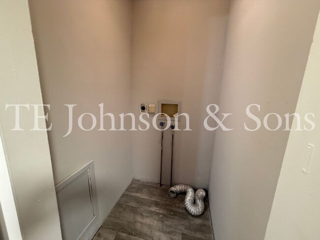 Building Photo - A Great Home Is Waiting For You!