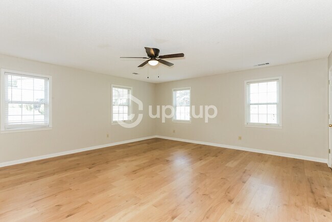 Building Photo - Fantastic 2bd/2ba home! Let yourself in!