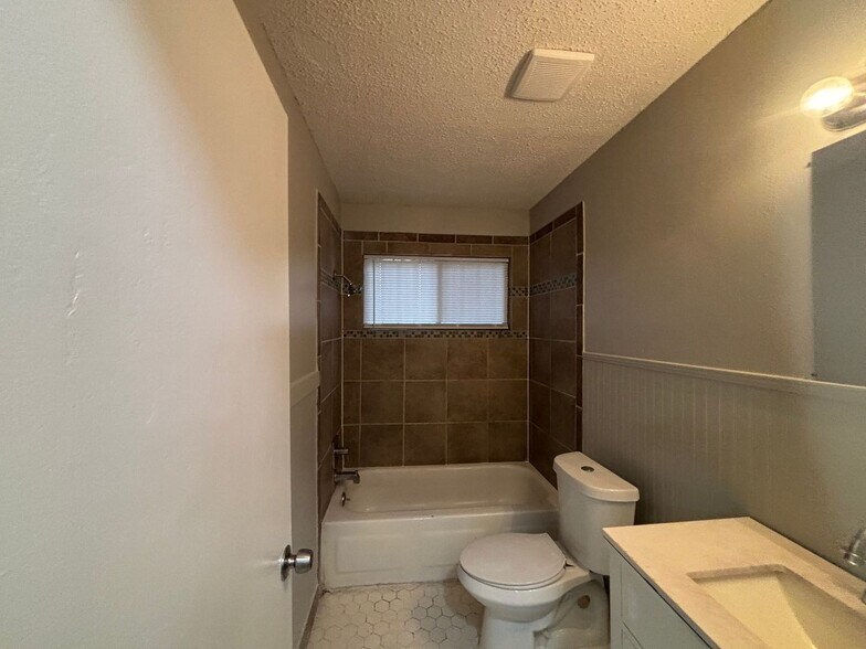 Building Photo - 5240 Bitter Creek Dr