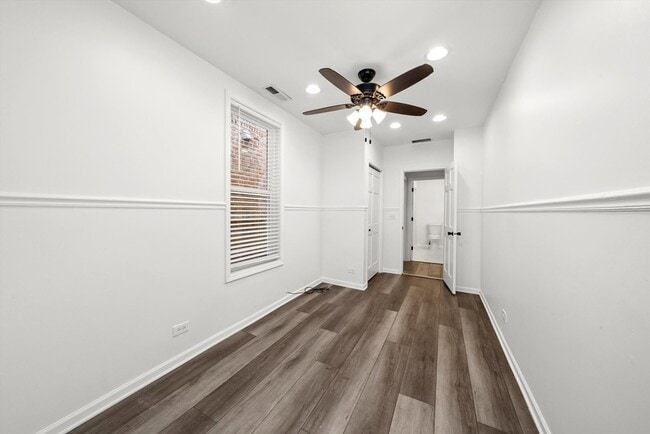 Building Photo - 3227 S Wells St