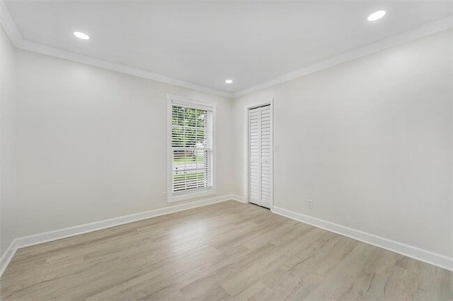 Building Photo - 6073 Fieldcrest Dr