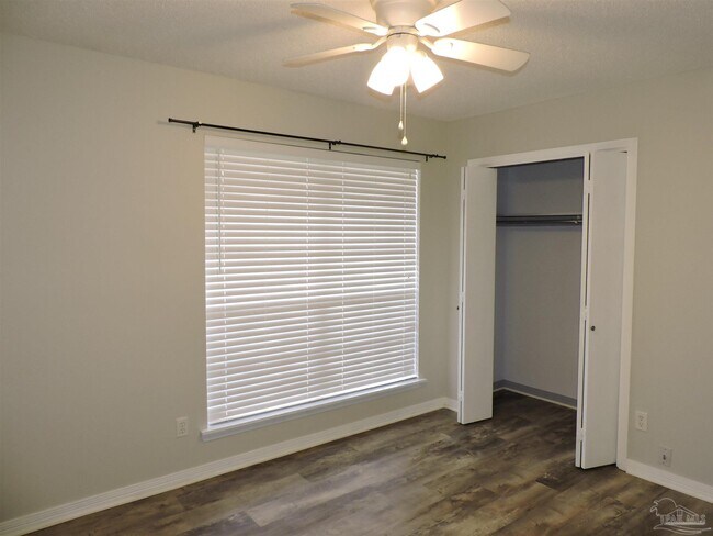 Building Photo - 7834 Charter Oaks Dr