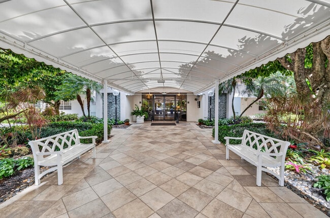 Building Photo - 3499 Oaks Way