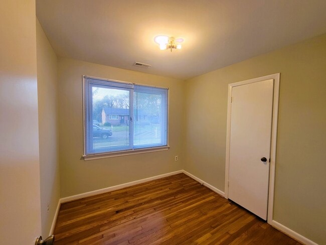 Building Photo - Renovated brick rancher in Southside.