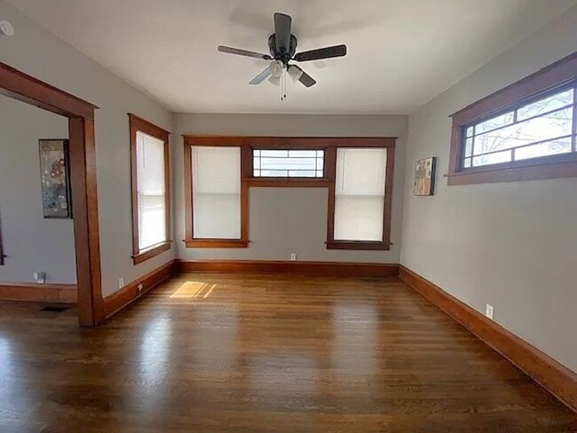 Building Photo - Big 2BR with appliances, nicely updated! Great for students or professor.