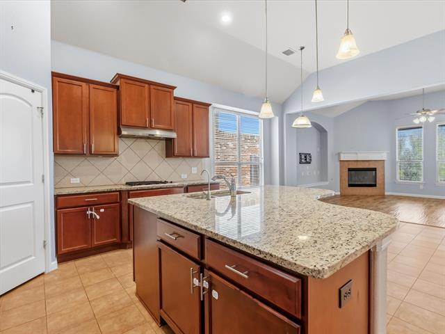 Building Photo - 4114 Lee Hutson Dr