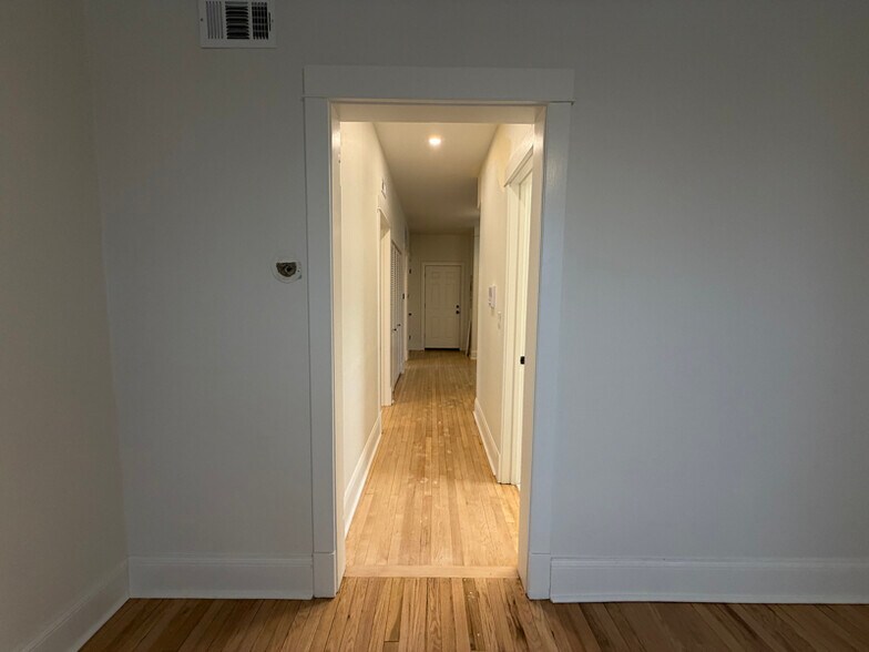 Building Photo - 3414 W Schubert Ave