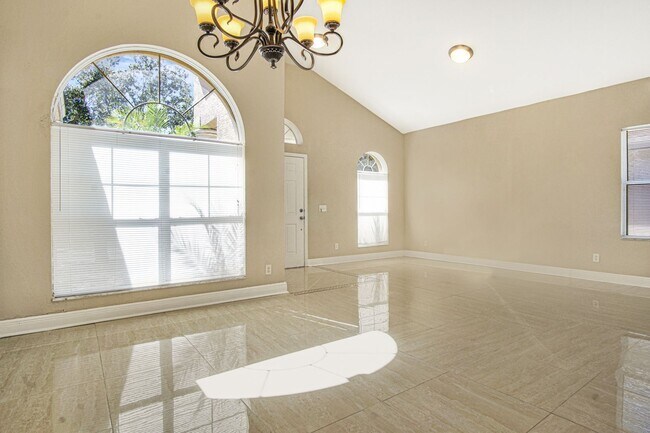 Building Photo - Move-In Ready Home with Open Layout and Op...