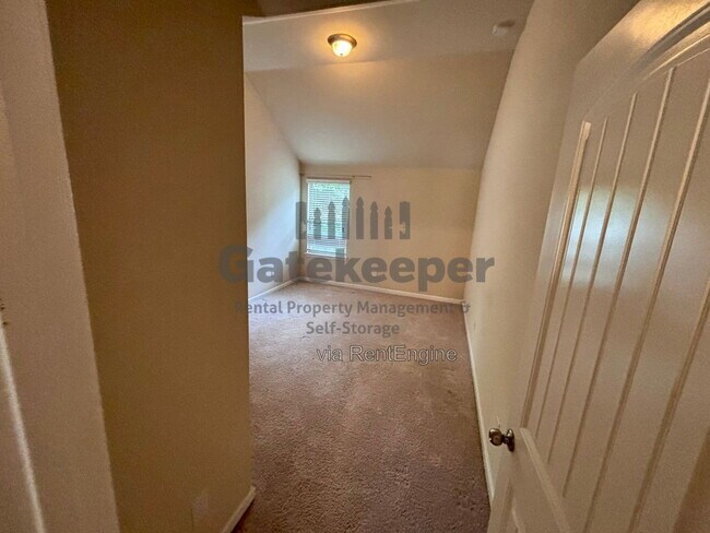 Building Photo - 4743 Chickadee Ln