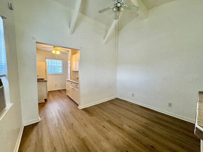 Building Photo - 602 Lovett Ave