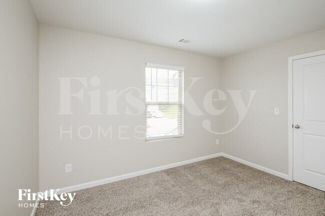 Building Photo - 704 Nonsuch Ct