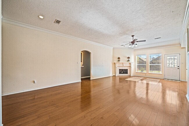 Building Photo - 15727 Schumann Ln