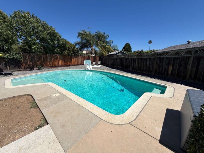 Building Photo - "Charming Walnut Creek Retreat: Spacious 4-Bedroom Home with Elegant Granite Kitchen, Cozy Firepl...