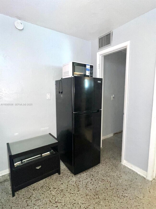 Building Photo - 106 Harvard Rd