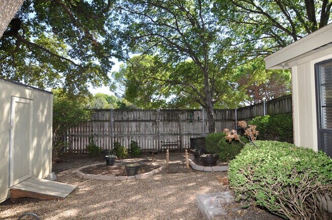 Building Photo - "Adorable 2-1 Duplex with Character, Comfort, and Charm!"