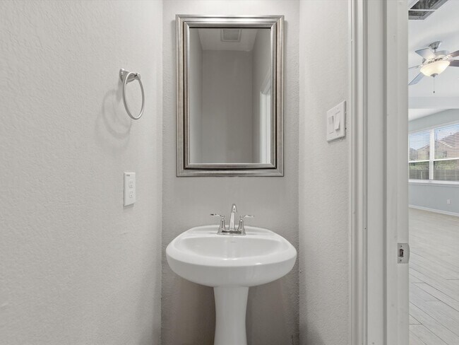 Building Photo - 28043 Rocky Heights Dr